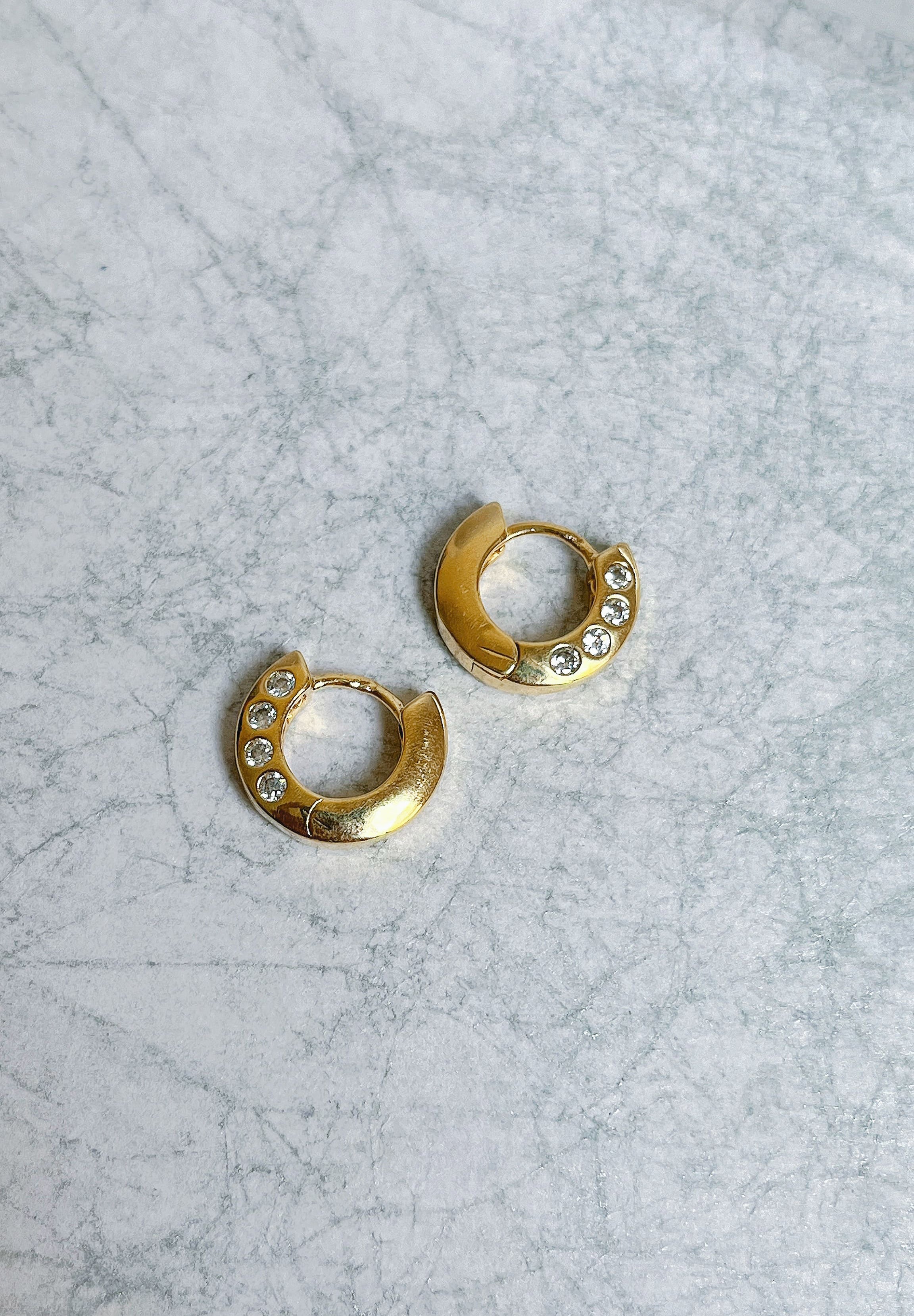 Candonga Circón M en oro laminado 18k