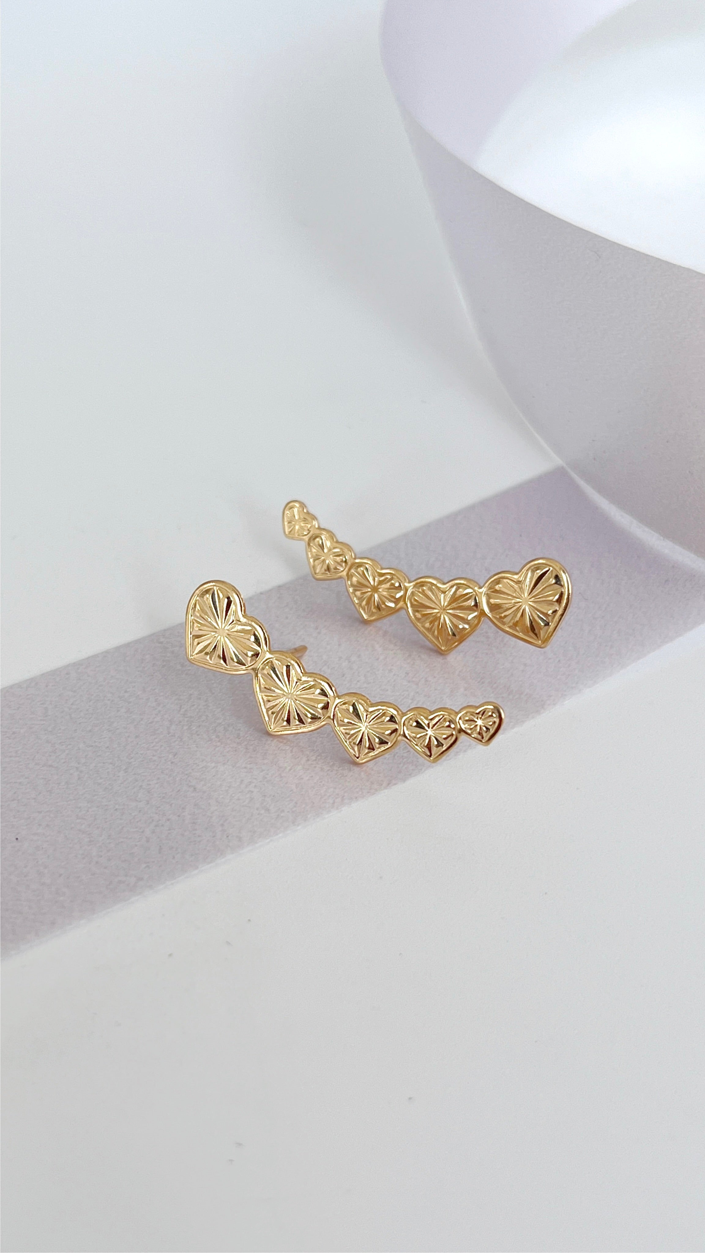 Topo corazón curvo en oro laminado 18K