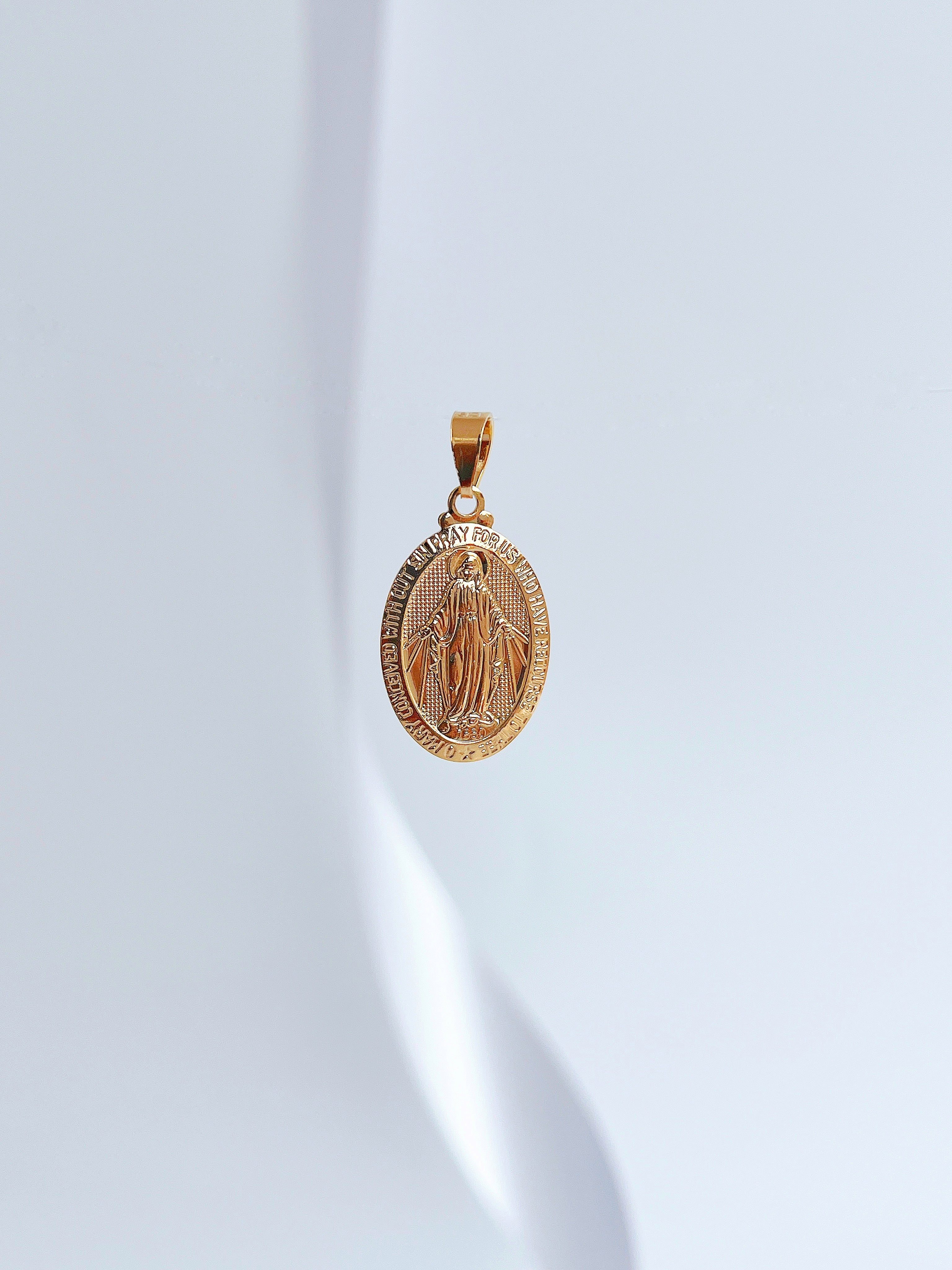 Dije medalla milagrosa en oro laminado 18k