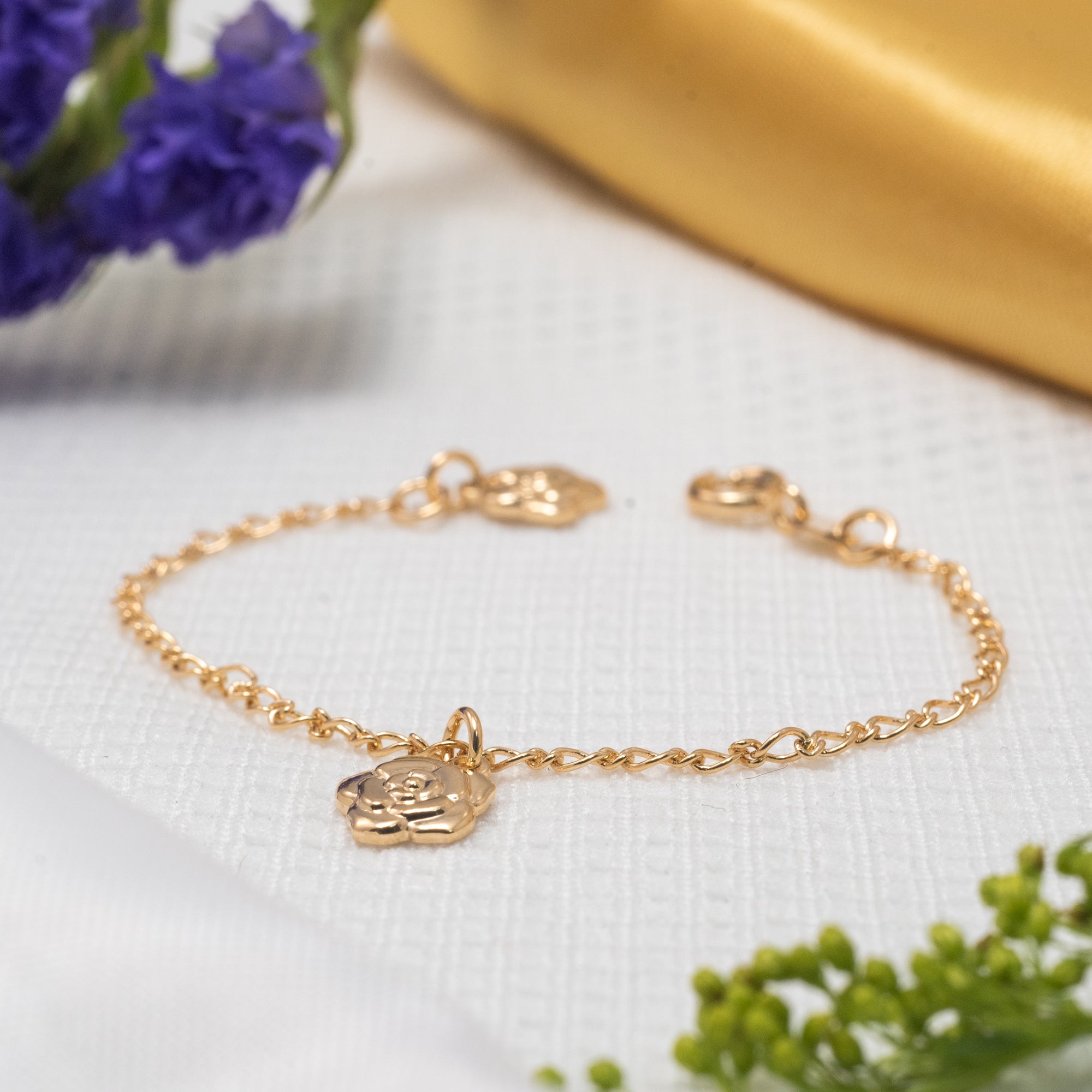 Pulsera Flor Clavel en Oro laminado 18k para niña