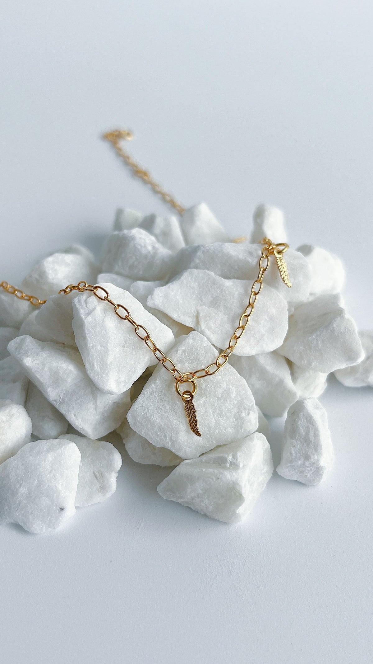Tobillera plumas en Oro laminado 18k para dama